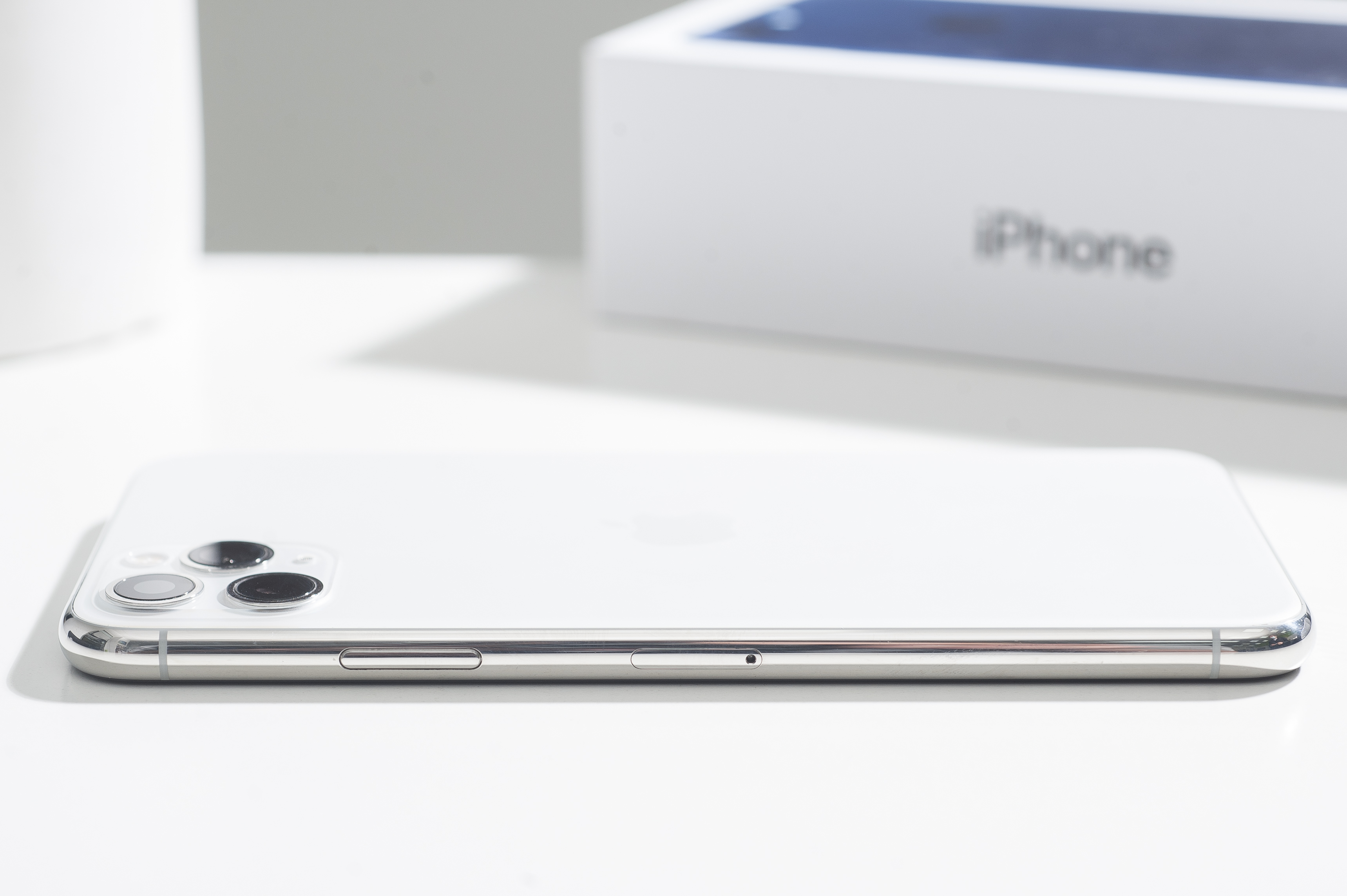 Folosit iPhone 11 Pro Max 256gb, argintiu (MWH52).